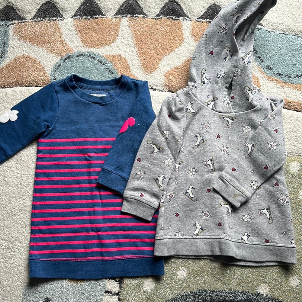 2T GAP sweaters
